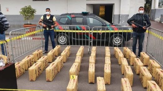 توقيف سائق شاحنة وابنه يشتبه تورطهما في تهريب طن و40 كيلوغراما من مخدر الشيرا