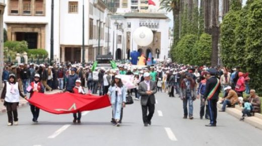 الحكومة تعلن أنه تقرر منع جميع الاحتفالات الميدانية ذات الصلة بالعيد السنوي للعمال تفاديا لكل ما من شأنه خرق حالة الطوارئ الصحية