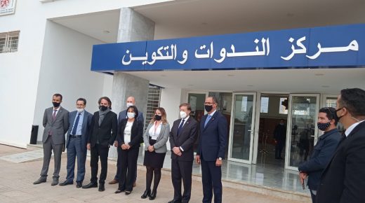 فاس…دايفيد غرين القائم بأعمال السفارة الأمريكية بالمغرب في زيارة عمل لمركز المساعدة القانونية بفاس.