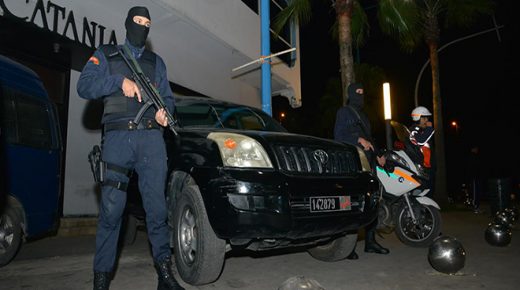 استنفار أمني كبير بالعديد من المناطق بفاس بعد اندلاع احتجاجات ومسيرات ليلية بسبب حظر التجوال