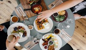 9 أطعمة ومشروبات تجنب تناولها في رمضان