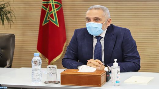 Le ministre de l'Industrie, du commerce et de l’économie verte et numérique, Moulay Hafid Elalamy intervient lors de la cérémonie de lancement du programme « Tatwir croissance verte » pour l'appui à la décarbonation des très petites, petites et moyennes entreprises industrielles. 26012021 – Rabat.