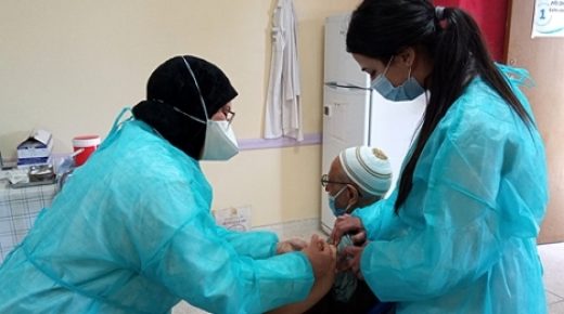 وزارة الصحة توسع الاستفادة من التلقيح ضد كورونا