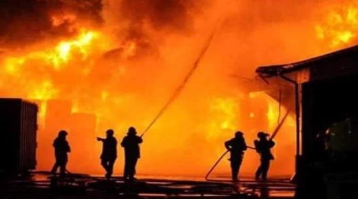 حريق مهول بسوق إنزكان يحول محلات تجارية إلى رماد