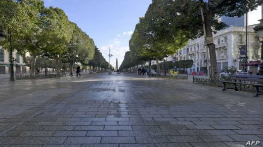 Tunis' famous avenue Habib Bourguiba is pictured empty amid of a lockdown due to the Covid-19 pandemic on January 14, 2021 as Tunisia marks 10 years since its revolution. - Tunisia marked 10 years today since its street revolution sent autocratic ruler Zine El Abidine Ben Ali fleeing into exile, but few are celebrating amid a lockdown as Covid-19 cases spiral. (Photo by FETHI BELAID / AFP)