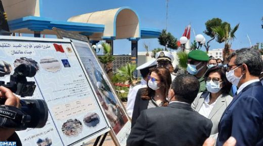 طانطان.. تسليم محركات لمراكب الصيد التقليدي لعدد من البحارة