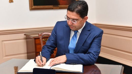 السيد بوريطة يتباحث مع نظيره بجمهورية المالديف