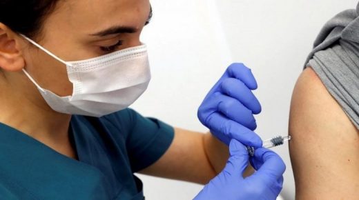 المركز المغربي للظرفية : حملة التلقيح ساهمت في إعطاء نفس جديد لمناخ الأعمال