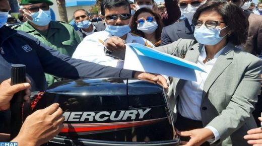 طانطان .. توزيع محركات لفائدة الصيادين التقليديين وتتبع تقدم أشغال بناء مخازن لفائدة الصيادين