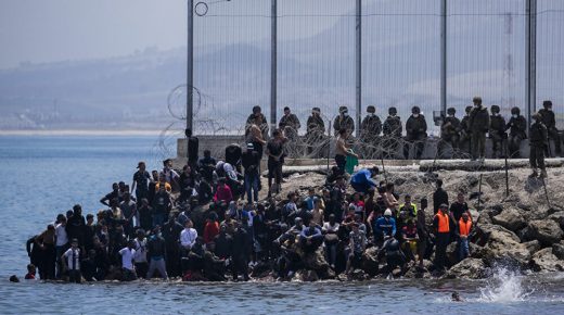 السلطات المغربية تواصل استقبال المهاجرين غير النظاميين من سبتة المحتلة