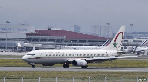 A Boeing 737 -800 of Morocco Royal Air airline company is parked on the tarmac of the Toulouse-Blagnac airport, near Toulouse, on October 19, 2017. / AFP PHOTO / PASCAL PAVANI