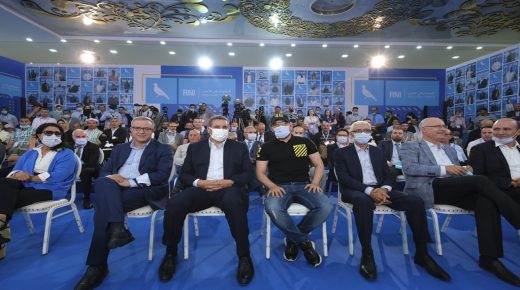 هل التحق الفنان دوزي بحزب الأحرار.. هذا الأخير يوضح والجمهور ينتقد خطوته