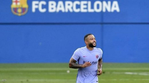 ديباي يهز الشباك في أول مباراة بألوان برشلونة