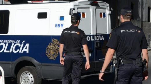 مدع عام إسباني يطالب بسجن شخص 21 شهرا بتهمة “إهانة وضرب مغربي”