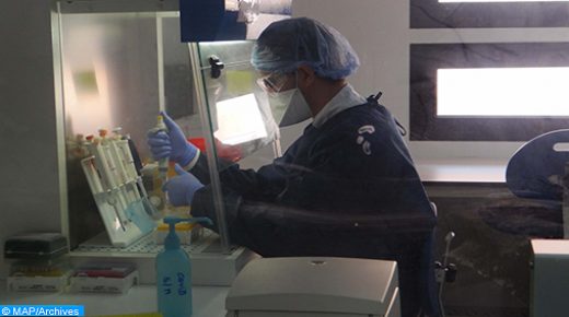 Le Laboratoire de microbiologie relevant du Centre hospitalier universitaire (CHU) Mohammed VI est autorisé par le ministère de la santé à faire le diagnostic du Covid-19, à travers les tests de la réaction de polymérisation en chaîne (Polymerase Chain Reaction-PCR) pour confirmer la contamination par le nouveau coronavirus. 13042020-Marrakech