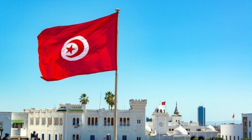 احتفاء واسع في تونس بلاعب دولي سابق حصل على الباكالوريا