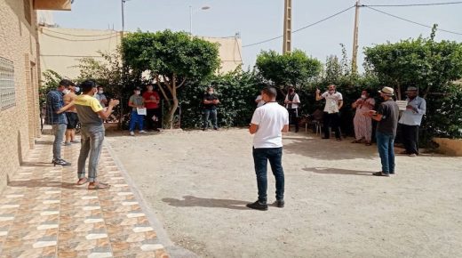 تأخر صرف الأجور يدفع عمّالا إلى الاحتجاج بالدريوش