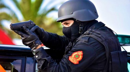 الدار البيضاء.. موظف شرطة يضطر لاستخدام سلاحه الوظيفي بشكل تحذيري لتحييد الخطر الصادر عن شخص من ذوي السوابق القضائية