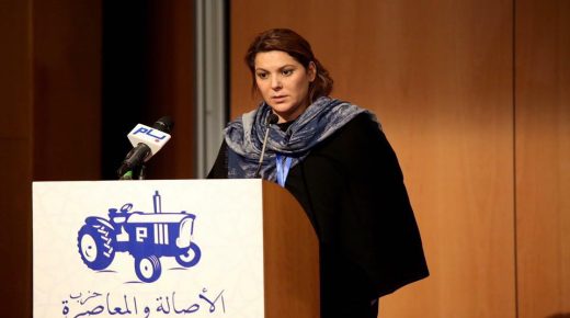 فاطمة الزهراء المنصوري تقترب من عمودية مراكش