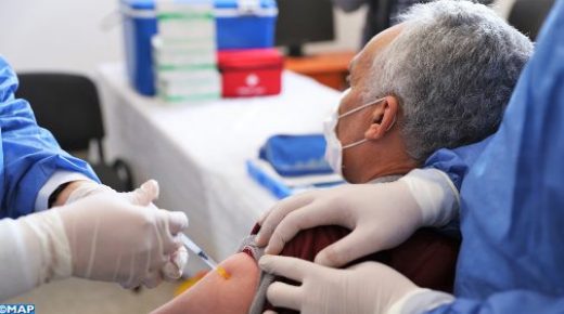 كوفيد-19.. خبير يؤكد مركزية التلقيح واستعمال جواز اللقاح للتخفيف من الإجراءات التقييدية