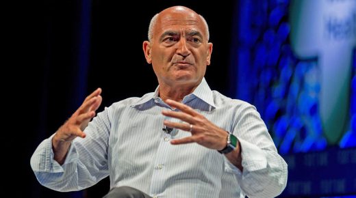 الدكتور منصف السلاوي : النجاح في المسار المهني يقتضي رسم طموح واقعي والتسلح بالثقة في النفس وعدم الاستسلام