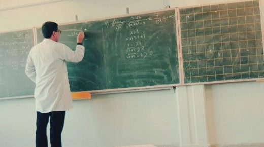 مغاربة يطلقون حملة إلكترونية للمطالبة بتدريس الانجليزية بدل الفرنسية