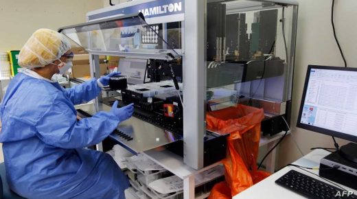 A medical worker tests samples of suspected COVID-19 coronavirus cases at the Maccabi Health Services laboratory in Israel's central city of Rehovot on May 27, 2020. - Israeli HMO Maccabi operates one of the biggest automated medical labs in the world that performs several thousand tests per day, where numerous and diverse tests are performed with no human intervention. Results are transferred directly to the referring physician's computer and recorded in each member's computerised medical record, usually in less than 24 hours. (Photo by GIL COHEN-MAGEN / AFP)