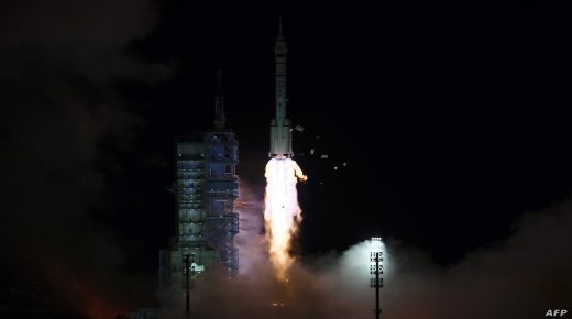 A Long March-2F carrier rocket, carrying the Shenzhou-13 spacecraft with the second crew of three astronauts to China's new space station, lifts off from the Jiuquan Satellite Launch Centre in the Gobi desert in northwest China early on October 16, 2021. - China launched a rocket carrying three astronauts to its new space station on what is set to be the country's longest crewed mission to date, state media Xinhua said, the latest landmark in Beijing's drive to become a major extraterrestrial power. (Photo by STR / AFP) / China OUT