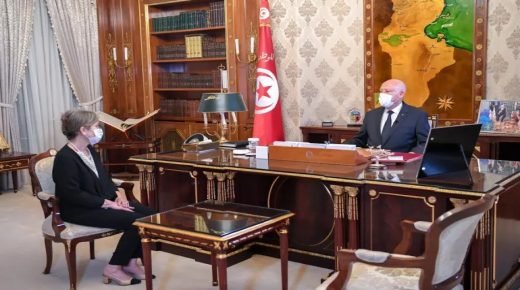 الإعلان عن تشكيلة الحكومة التونسية الجديدة وأعضاؤها يؤدون اليمين
