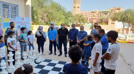 مدير الأكاديمية الجهوية للتربية والتكوين لجهة مراكش آسفي يشرف على انطلاق دروس الشطرنج بمدرسة الزيتون