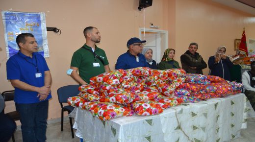 شباب مغاربة من فرنسا يزورون المنطقة الشرقية لتقديم مساعدات للأيتام وتلاميذ القرى النائية (صور)