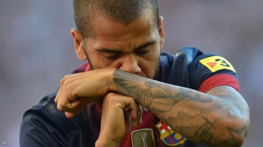 برشلونة يتوصل لاتفاق للتعاقد مع لاعبه السابق داني ألفيس