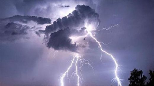 البرق يصعق 13 سجينا في زيمبابوي أثناء تناولهم الغداء
