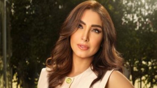 روجينا خبيرة تنمية بشرية تدعي “تي تي السلحدار” فى فيلم “مربع برمودة”
