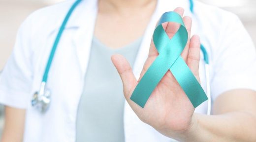 حوالي 300 مستفيدة من خدمات قافلة طبية للكشف المبكر عن سرطان عنق الرحم