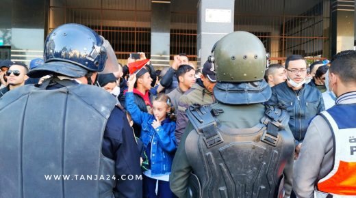 محتجون بطنجة ضد “التلقيح” .. والمتظاهرون يهتفون “بإسقاط الجواز”