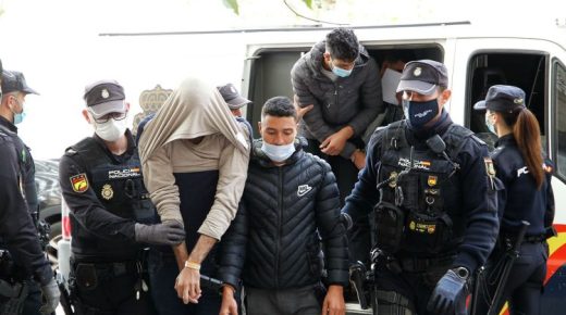 إصدار مذكرة بحث وطنية في حق الفارين من طائرة بمطار مايوركا بإسبانيا