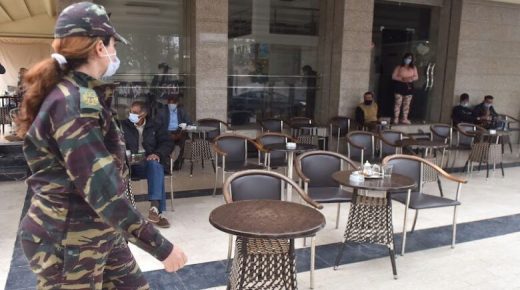 مهنيو المقاهي والمطاعم متخوفون من العودة إلى نقطة الصفر بسبب “اميكرون”