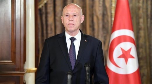 الرئيس التونسي يعكف على وضع جدول زمني لإصلاح النظام السياسي