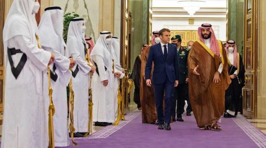 ماكرون يعلن مبادرة فرنسية سعودية لمعالجة الأزمة مع لبنان