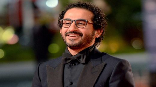 أحمد حلمى يتسبب فى زحام مرورى بالإسكندرية بسبب “العيل”