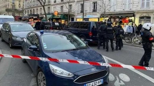 مسلح يحتجز رهينتين في باريس ويطالب بـ”حديث” مع وزير العدل
