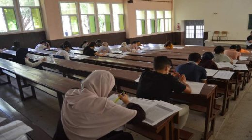 وزير التعليم العالي قرر إقالة جميع المسؤولين بمدرسة ENCG بوجدة وإحالة الأستاذ على المجلس التأديبي مع إمكانية فتح تحقيق مع أساتذة آخرين “مشتبهين”