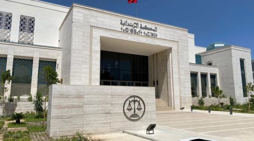موظفو العدل بتطوان ينضمون للمحامين ويرفضون إجبارية “جواز التلقيح” بالمحاكم