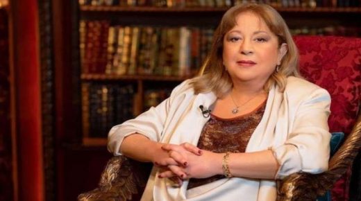 الفنانة سمية الألفى تستعد لبدء جلسات الكيماوى