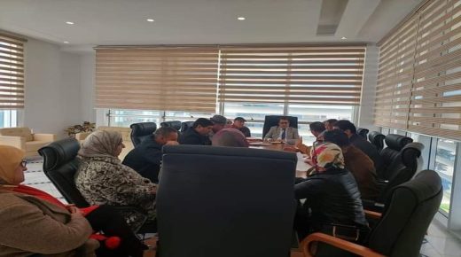 رئيس جماعة العرائش يتوسط بين ممثلي النقابات ومدير المصالح للوصول لحلول جذرية