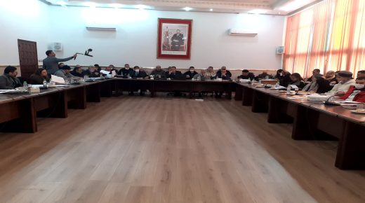 تازة: المجلس الجماعي يصادق على رزنامة من النقط ضمن دورتة الإستثنائية لشهر يناير2022.