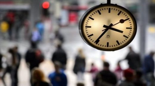 الفريق الاشتراكي يدعو الحكومة لإعادة النظر في الساعة الإضافية