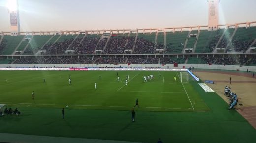 عضو اللجنة العلمية الوطنية يدعو إلى إعادة فتح الملاعب أمام الجمهور