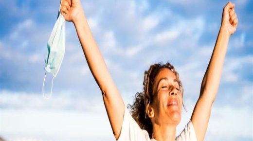 خبراء يكشفون شروط العودة للحياة الطبيعية